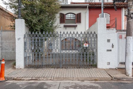 Casa à venda com 130m², 3 quartos e 2 vagasFachada