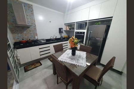 Casa à venda com 3 quartos, 110m² em Vila Carrão, São Paulo