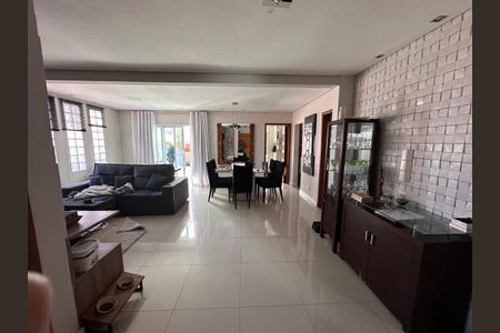 Casa à venda com 8 quartos, 1000m² em Itaberaba, São Paulo