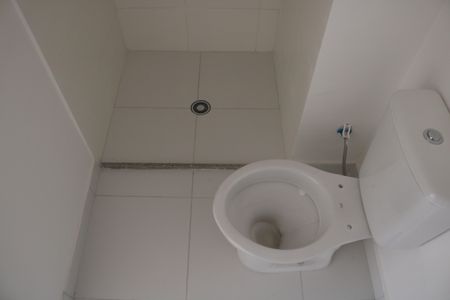 Banheiro da Suíte de apartamento à venda com 1 quarto, 24m² em Parque Industrial Tomas Edson, São Paulo