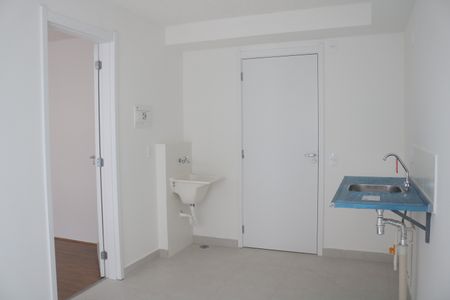 Sala/Cozinha de apartamento à venda com 1 quarto, 24m² em Parque Industrial Tomas Edson, São Paulo