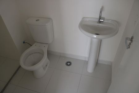 Banheiro da Suíte de apartamento à venda com 1 quarto, 24m² em Parque Industrial Tomas Edson, São Paulo