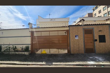 Casa de condomínio à venda com 65m², 2 quartos e 1 vaga Casa de condomínio à venda com 65m², 2 quartos e 1 vagaFachada