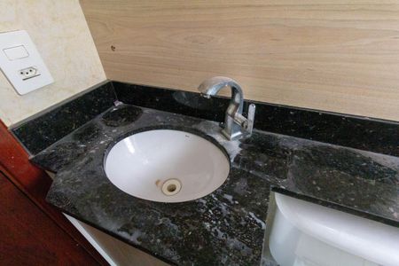 Casa de condomínio à venda com 65m², 2 quartos e 1 vaga Casa de condomínio à venda com 65m², 2 quartos e 1 vagaBanheiro