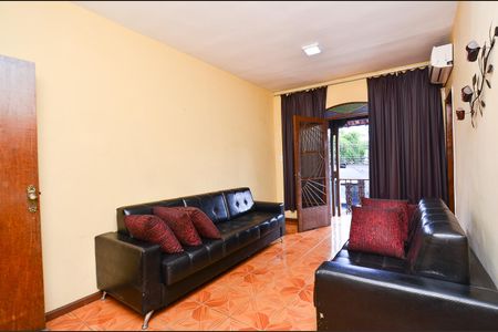 Casa à venda com 200m², 5 quartos e 1 vagaSala