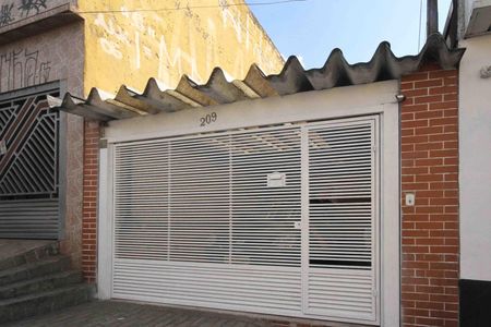 Casa para alugar com 130m², 2 quartos e 2 vagas Casa para alugar com 130m², 2 quartos e 2 vagasFachada