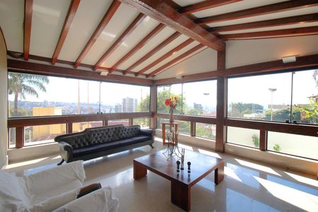 Sala de casa à venda com 3 quartos, 720m² em Mangabeiras, Belo Horizonte