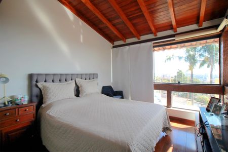 Casa à venda com 720m², 3 quartos e 6 vagasSuíte 1