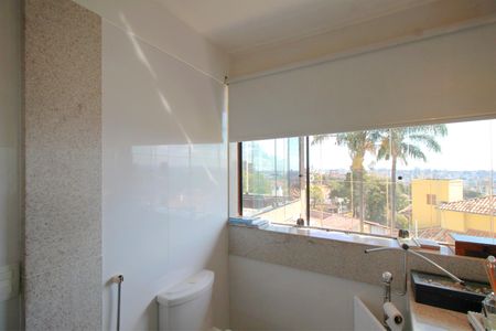 Casa à venda com 720m², 3 quartos e 6 vagasBanheiro da Suíte 1