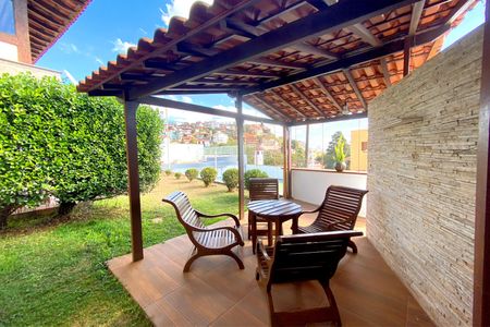 Casa à venda com 720m², 3 quartos e 6 vagasÁrea comum