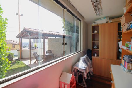 Casa à venda com 720m², 3 quartos e 6 vagasEscritório