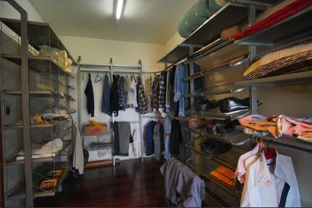 Casa à venda com 244m², 3 quartos e 2 vagasCloset da suíte