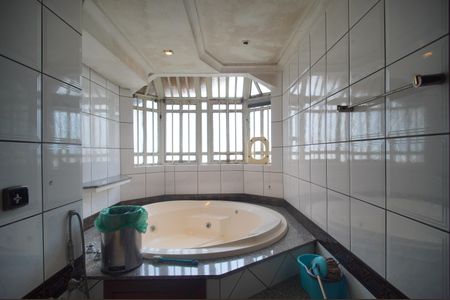 Casa à venda com 244m², 3 quartos e 2 vagasBanheiro da Suíte