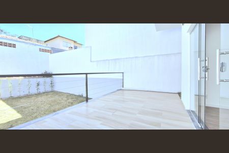 Casa à venda com 130m², 3 quartos e 2 vagas Casa à venda com 130m², 3 quartos e 2 vagasVaranda da Suíte