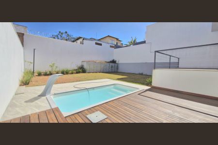 Casa à venda com 130m², 3 quartos e 2 vagas Casa à venda com 130m², 3 quartos e 2 vagasPiscina