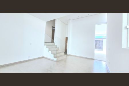 Casa à venda com 130m², 3 quartos e 2 vagas Casa à venda com 130m², 3 quartos e 2 vagasSala