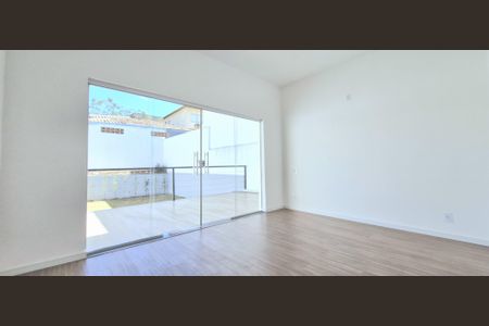 Casa à venda com 130m², 3 quartos e 2 vagas Casa à venda com 130m², 3 quartos e 2 vagasSuíte