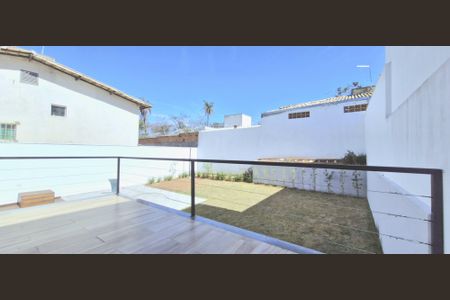 Casa à venda com 130m², 3 quartos e 2 vagas Casa à venda com 130m², 3 quartos e 2 vagasVaranda da Suíte