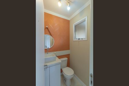 Casa de condomínio à venda com 144m², 3 quartos e 2 vagasLavabo