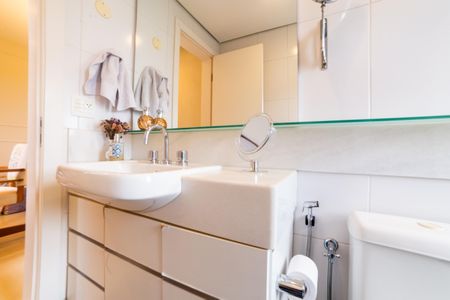 Apartamento à venda com 184m², 4 quartos e 3 vagasBanheiro da Suíte 2