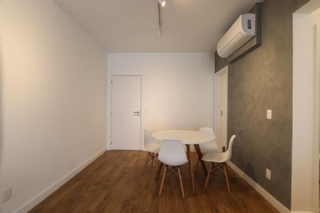 Apartamento para alugar com 77m², 2 quartos e 2 vagasSala