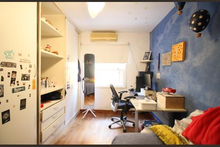 Casa à venda com 350m², 4 quartos e 4 vagas Casa à venda com 350m², 4 quartos e 4 vagasQuarto 1