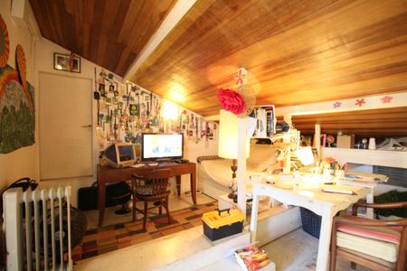 Casa à venda com 350m², 4 quartos e 4 vagas Casa à venda com 350m², 4 quartos e 4 vagasEscritório