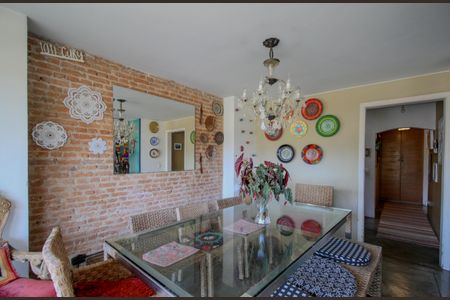 Casa à venda com 350m², 4 quartos e 4 vagas Casa à venda com 350m², 4 quartos e 4 vagasSala 2