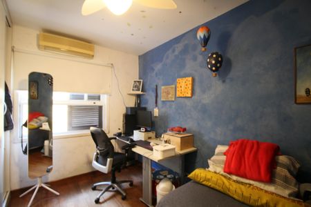 Casa à venda com 350m², 4 quartos e 4 vagas Casa à venda com 350m², 4 quartos e 4 vagasQuarto 1