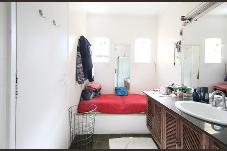 Casa à venda com 350m², 4 quartos e 4 vagas Casa à venda com 350m², 4 quartos e 4 vagasBanheiro 1 da Suíte