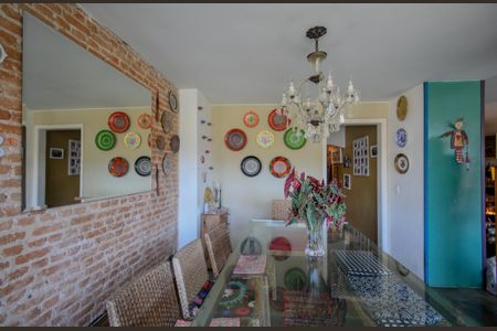 Casa à venda com 350m², 4 quartos e 4 vagas Casa à venda com 350m², 4 quartos e 4 vagasSala 2