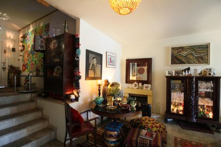 Casa à venda com 350m², 4 quartos e 4 vagas Casa à venda com 350m², 4 quartos e 4 vagasSala 1