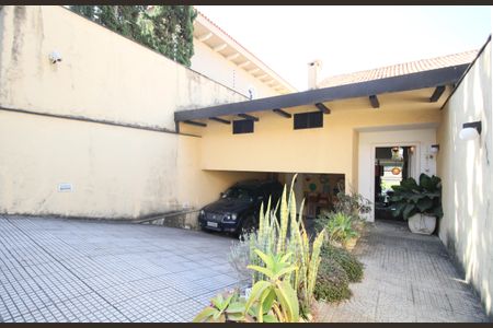 Casa à venda com 350m², 4 quartos e 4 vagas Casa à venda com 350m², 4 quartos e 4 vagasGaragem