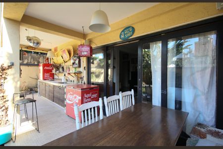 Casa à venda com 350m², 4 quartos e 4 vagas Casa à venda com 350m², 4 quartos e 4 vagasQuintal Gourmet