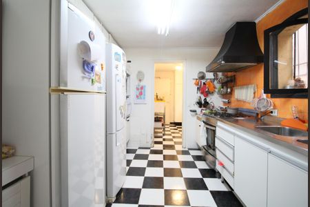 Casa à venda com 350m², 4 quartos e 4 vagas Casa à venda com 350m², 4 quartos e 4 vagasCozinha