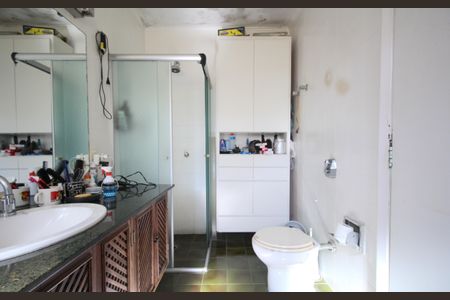 Casa à venda com 350m², 4 quartos e 4 vagas Casa à venda com 350m², 4 quartos e 4 vagasBanheiro 1 da Suíte