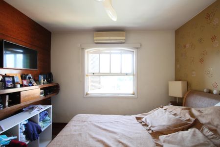 Casa à venda com 350m², 4 quartos e 4 vagas Casa à venda com 350m², 4 quartos e 4 vagasSuíte