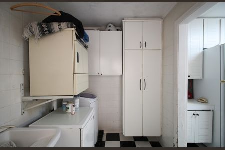 Casa à venda com 350m², 4 quartos e 4 vagas Casa à venda com 350m², 4 quartos e 4 vagasÁrea de Serviço