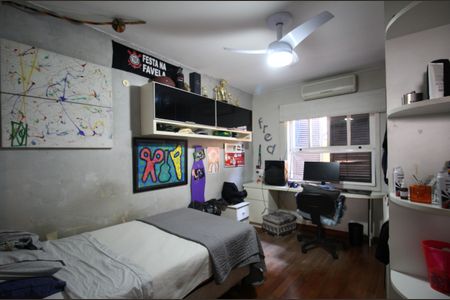 Casa à venda com 350m², 4 quartos e 4 vagas Casa à venda com 350m², 4 quartos e 4 vagasQuarto 2