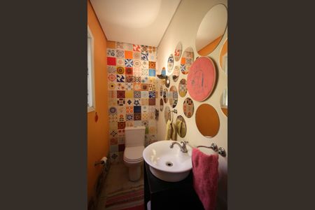 Casa à venda com 350m², 4 quartos e 4 vagas Casa à venda com 350m², 4 quartos e 4 vagasLavabo