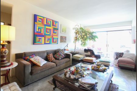 Casa à venda com 350m², 4 quartos e 4 vagas Casa à venda com 350m², 4 quartos e 4 vagasSala 1