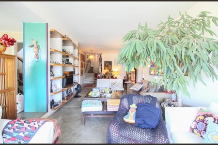 Casa à venda com 350m², 4 quartos e 4 vagas Casa à venda com 350m², 4 quartos e 4 vagasSala 1