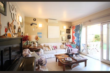 Casa à venda com 350m², 4 quartos e 4 vagas Casa à venda com 350m², 4 quartos e 4 vagasSala 3