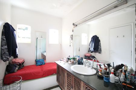 Casa à venda com 350m², 4 quartos e 4 vagas Casa à venda com 350m², 4 quartos e 4 vagasBanheiro 1 da Suíte