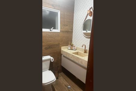 Casa à venda com 253m², 4 quartos e 4 vagas