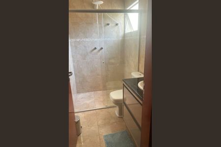 Casa à venda com 253m², 4 quartos e 4 vagas