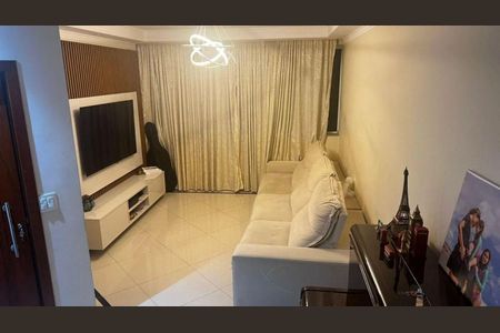 Casa à venda com 253m², 4 quartos e 4 vagas