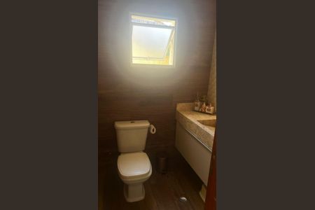 Casa à venda com 253m², 4 quartos e 4 vagas