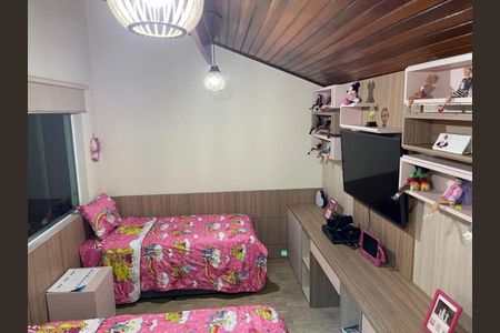 Casa à venda com 253m², 4 quartos e 4 vagas