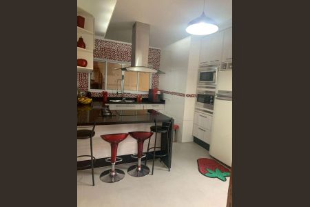 Casa à venda com 253m², 4 quartos e 4 vagas